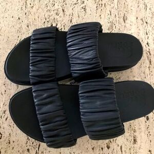 Sorel's sandals size 6 Black